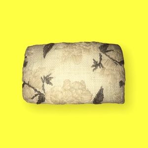 KAYU NARA EMBROIDERED STRAW CLUTCH BAG